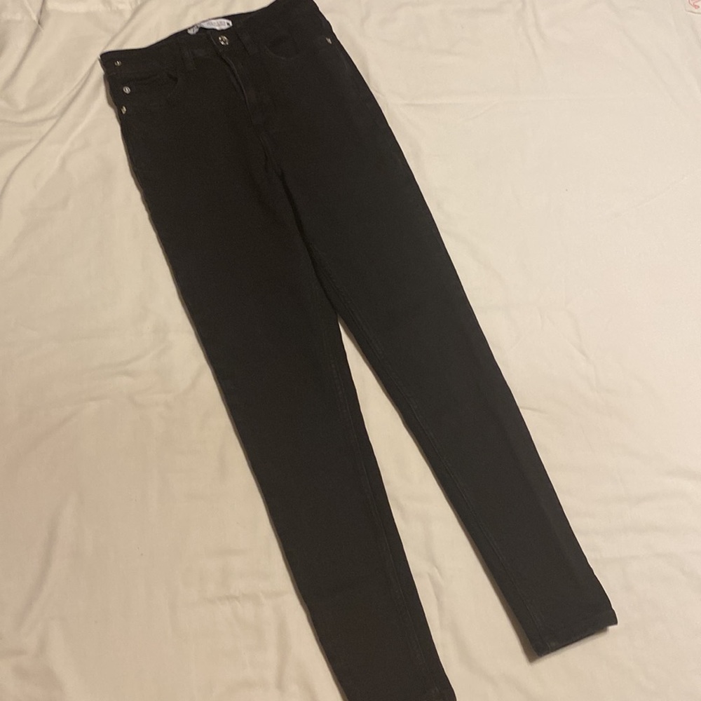 ZARA WOMEN BLACK JEAN SIZE 4